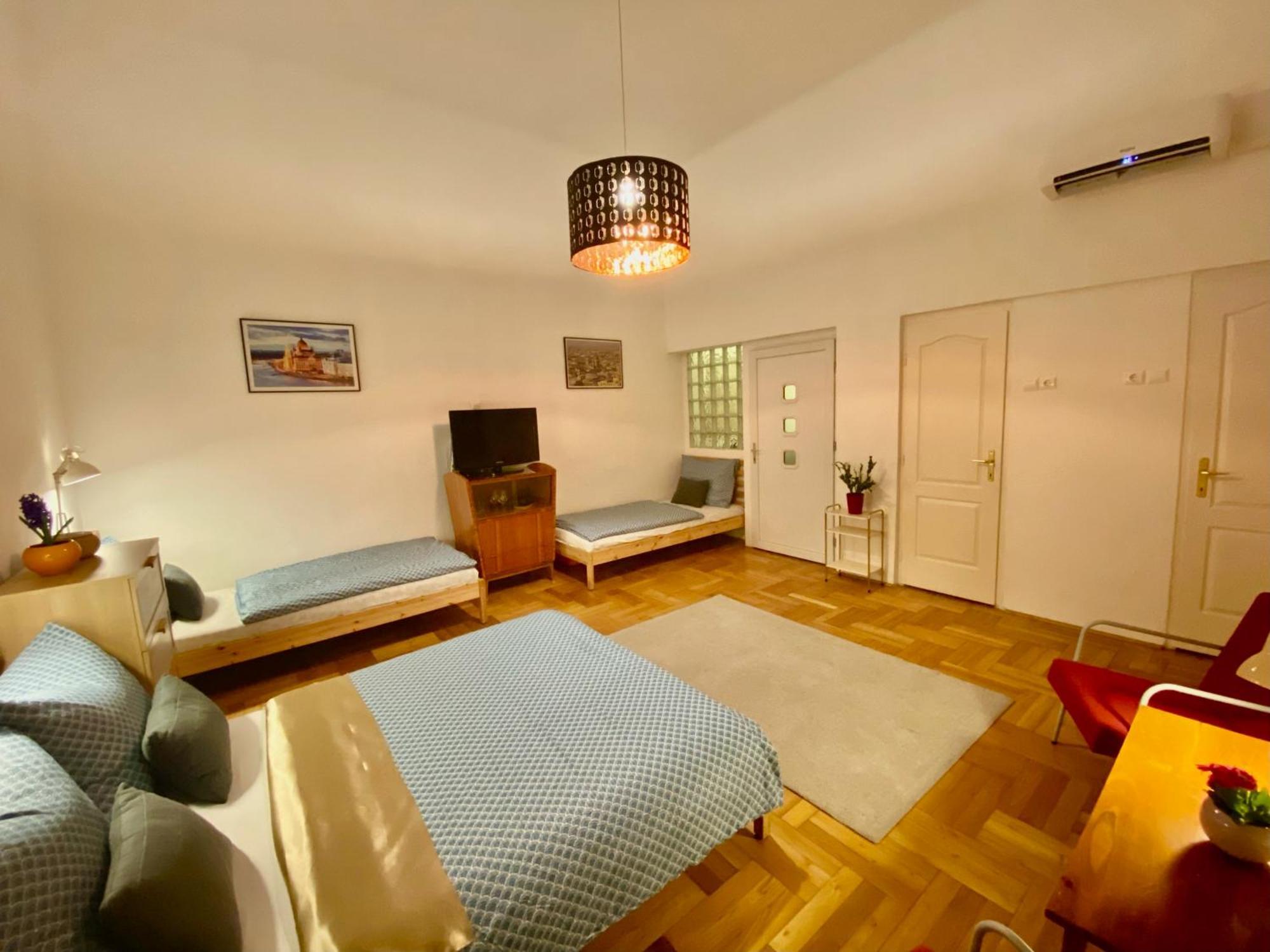 Astoria Center 8 * Budapeste